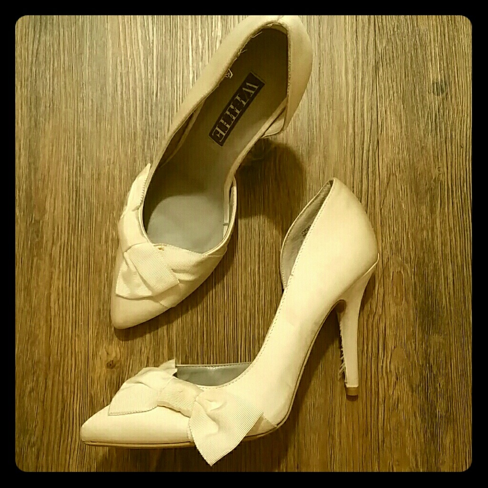 Vera Wang pumps